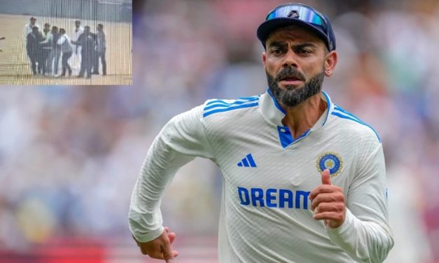 విరాట్ కోహ్లీ కాళ్ళు మొక్కిన అభిమాని