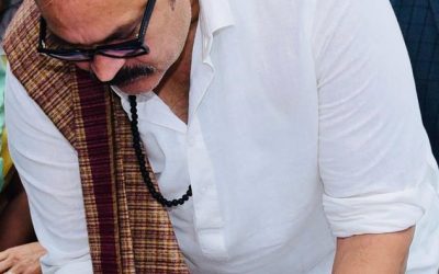 ప్రమాణ స్వీకారానికి చిరంజీవి గిఫ్ట్ పెన్ తో సంతకం చేసిన నాగబాబు