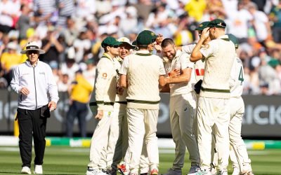 యాషెస్ సిరీస్ : ఒకే రోజు 20 వికెట్లు ;  ఆస్ట్రేలియా దే పై చేయి