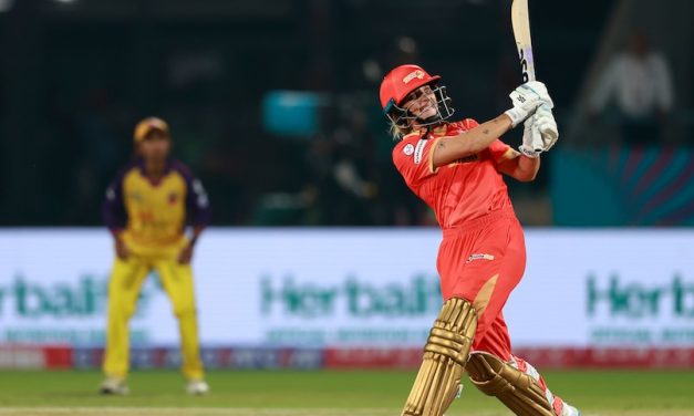 WPL : యూపి వారియర్స్ విమెన్ విజయ లక్ష్యం 208 పరుగులు