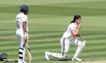 లార్డ్స్  లోసెంచరీ చేసిన మొదటి మహిళా క్రికెటర్